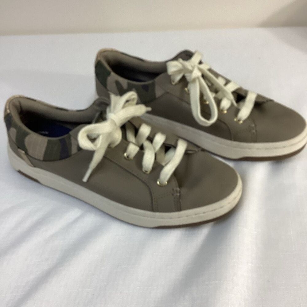 Sperry Top Sider Tan and Camo Lace-up Women’s sneakers  Size 6.5